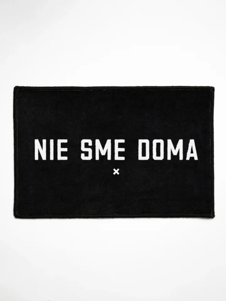Doormat Nie sme doma / Slovakia
